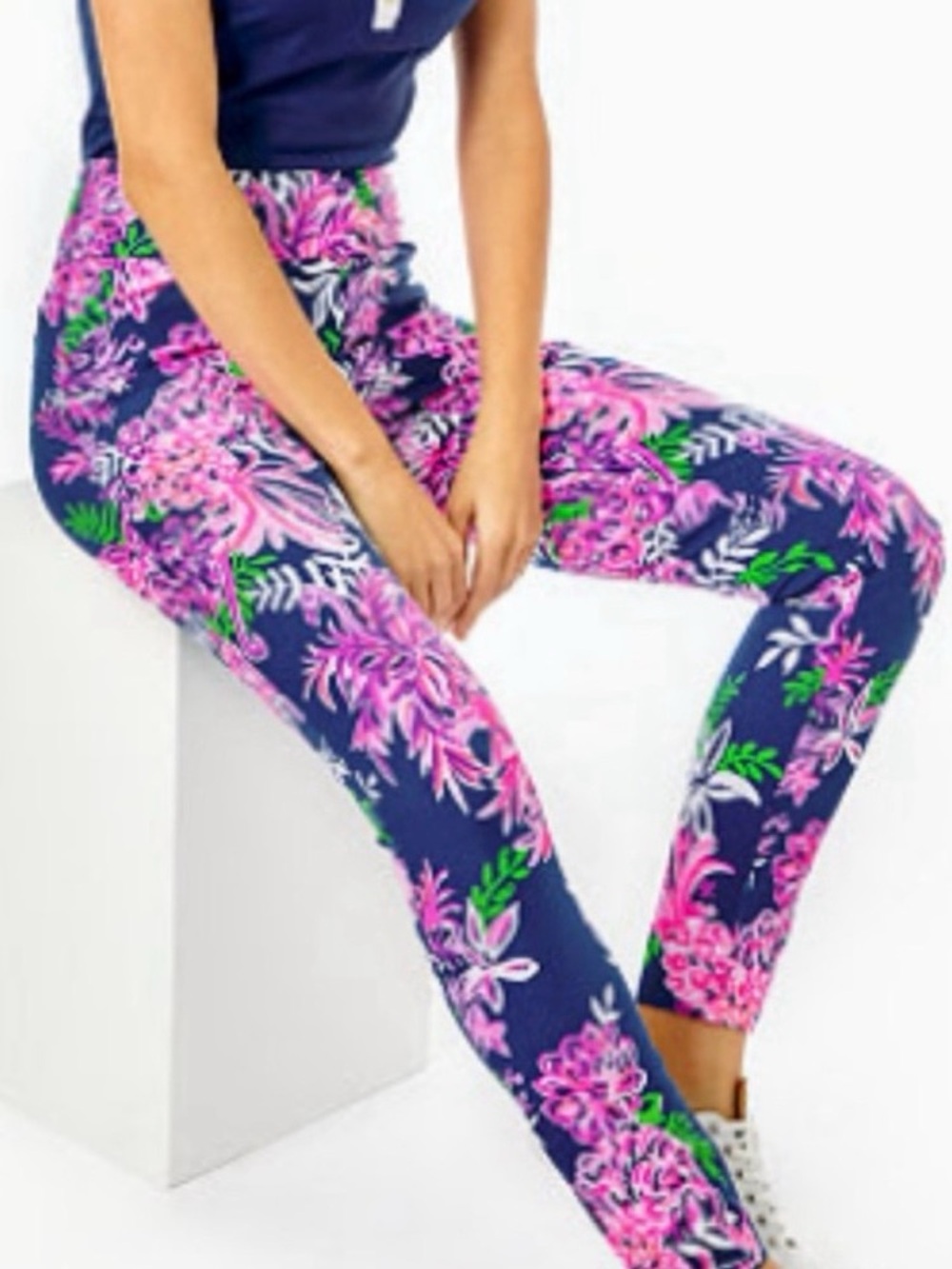 Lilly Pulitzer Luxletic Corso Golf Pant in Ruffle Your Tailfeathers, 8 EUC